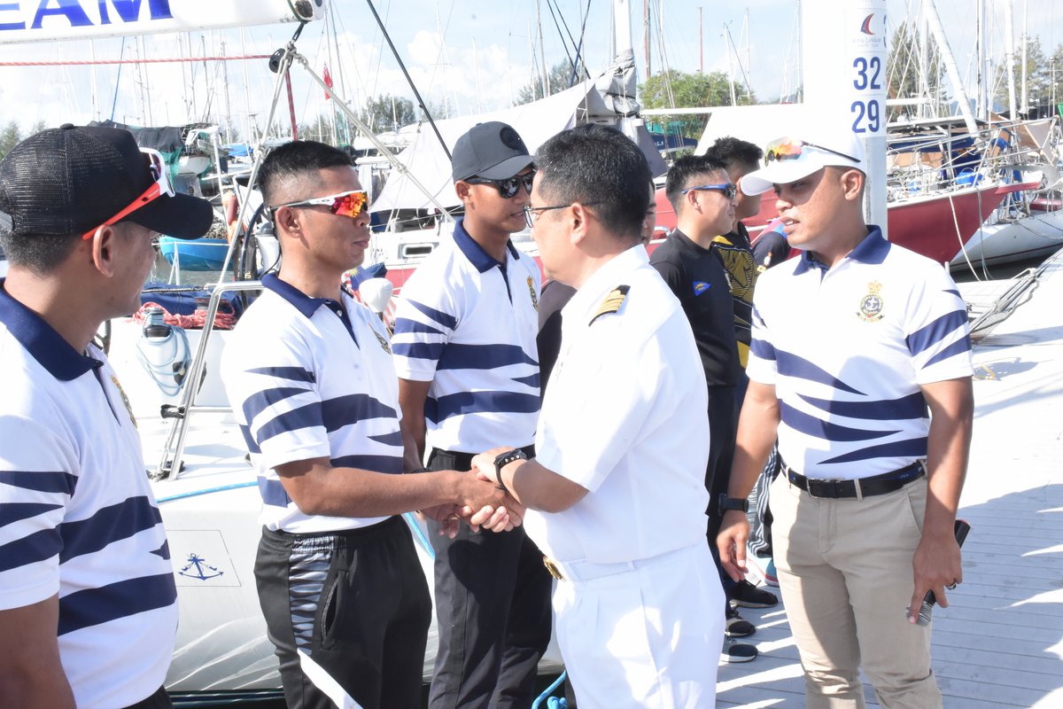 tldm_rasmi's tweet photo. And they're off!
Pasukan pelayaran ATM memulakan perjalanan dari Lumut untuk menyertai @RMSIR 2023.
Pelepasan disempurnakan oleh Pegawai Memerintah @kdptldm, Kepten Mohd Hasnan bin Mohd Hanafiah TLDM yang juga merupakan Pengerusi Persatuan Perahu Layar TLDM.
#MAFUpdate https://t.co/ULoEN0pWlc