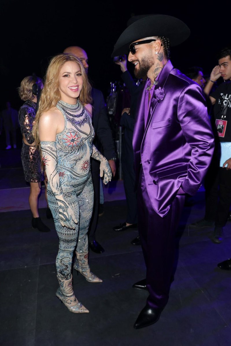 ShakiraPeru's tweet photo. #Shakira x #Maluna en los @LatinGRAMMYs https://t.co/lGzfw9m9oX