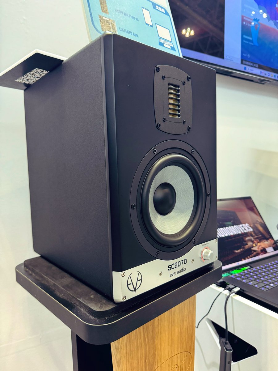 SmithsDigital's tweet image. #interbee2023 〜Report6️⃣〜

Media Integrationさんのブースにもお邪魔してきました🙋🏼‍♀️

Neveの卓からアウトボード、憧れが詰まったブースでした🥰

そして、新製品の『Focal Professional / ST TRIO 6』や『EVE Audio / SC2070』もありましたよ🙌

そして360° Reality…