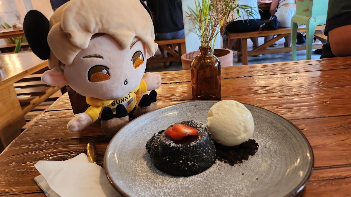 coffeetalk_game's tweet photo. One fine morning with Lucas 🌤️ He ordered chocolate lava cake for breakfast!

What did you have for breakfast this morning? ☕️ https://t.co/mgoMdbqFDT