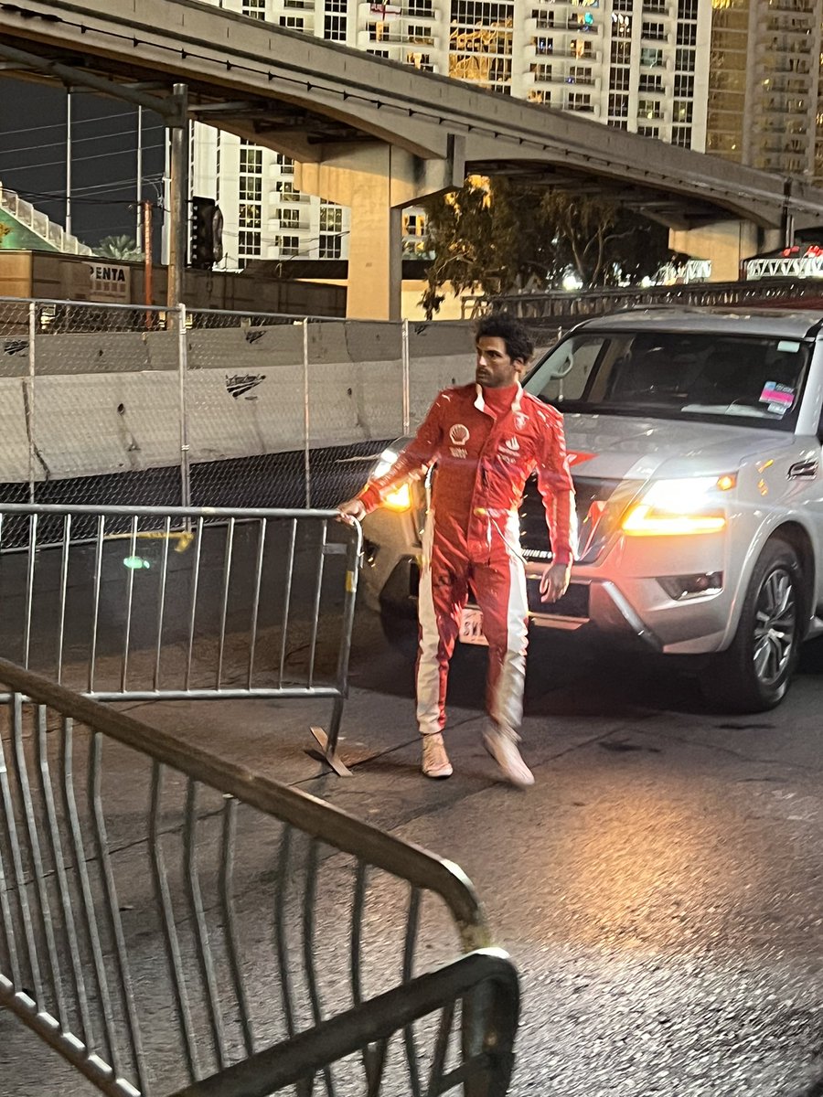 KevinElbaum's tweet photo. Carlos sainz moving a fence trying to get back to the paddock 

#f1lasvegas https://t.co/7bdzUeX0LP