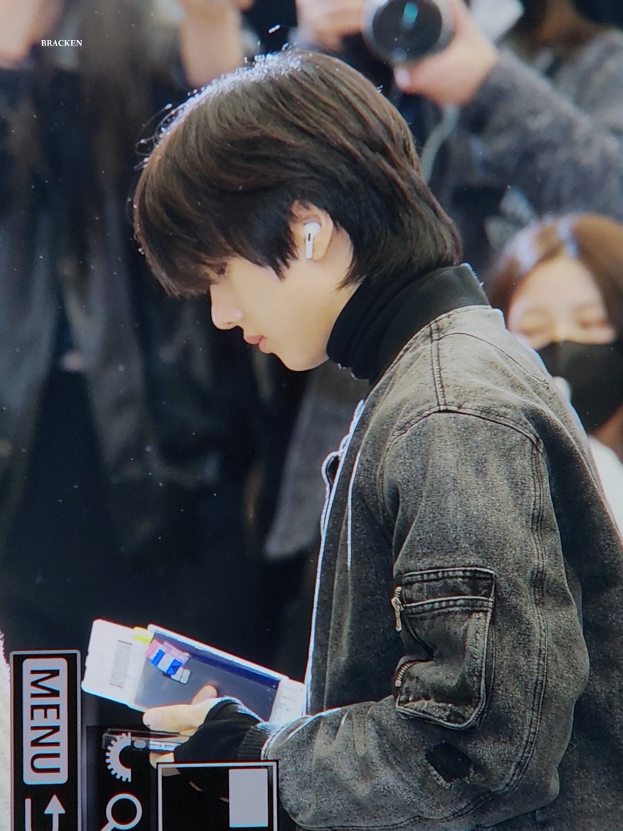 BRACKEN_JS's tweet photo. 231117 GMP 출국 #지성

겨울 드루와 (งᐛ)ว (งᐖ )ว 

#JISUNG #박지성 #チソン #NCTDREAM https://t.co/fukZ22qFZ0