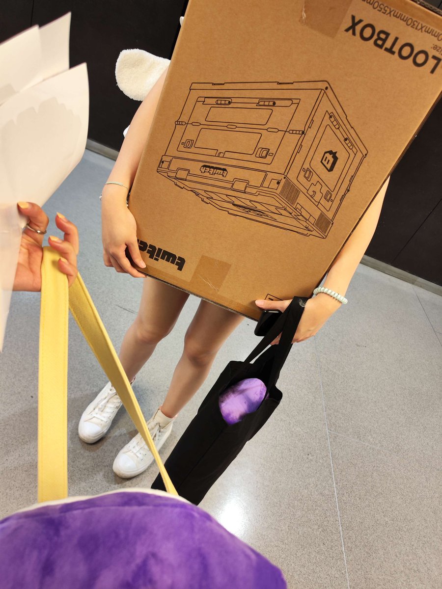 milkibunni_'s tweet photo. ✨ I was a box ytd ✨#boxcore https://t.co/8cvjrUloUe