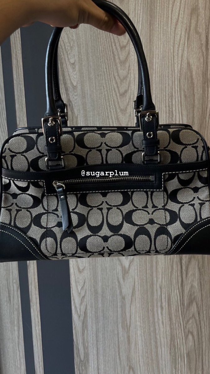 Sugarplluummm's tweet photo. ส่งต่อกระเป๋า coach แท้ ไม่มีตำหนิ ถือไปแค่สองครั้ง 1650 ลดได้ #ส่งต่อกระเป๋า #กระเป๋าแบรนด์เนมมือสอง #กระเป๋ามือสอง #แบรนด์เนมมือสอง #ส่งต่อcoach #กระเป๋าcoach #y2kthailand #vghbkk #adidassamba #atreasurebox #cintageshop https://t.co/FCfCERI2Ol