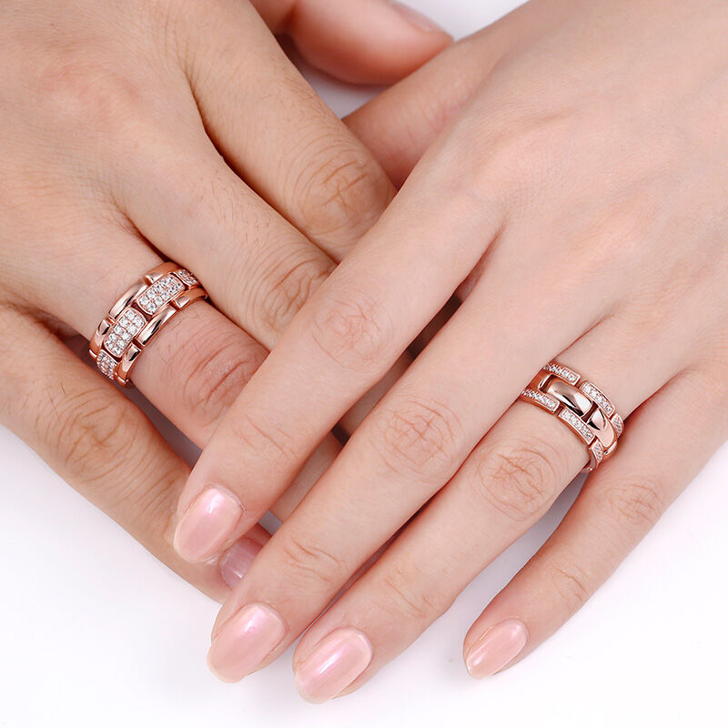 シンプルで少し幅広でスタイリッシュなデザインが美しいペアリング。
毎日身につけたいペアリングだから、どんなシーンでも似合うシンプルなデザインに。
詳しくは⇒jeulia.io/9wn7