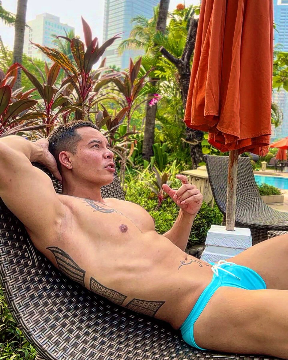 jocksjax's tweet photo. พรุ่งนี้ทำ��านว่ะ 😣 https://t.co/SsijaznIfr
