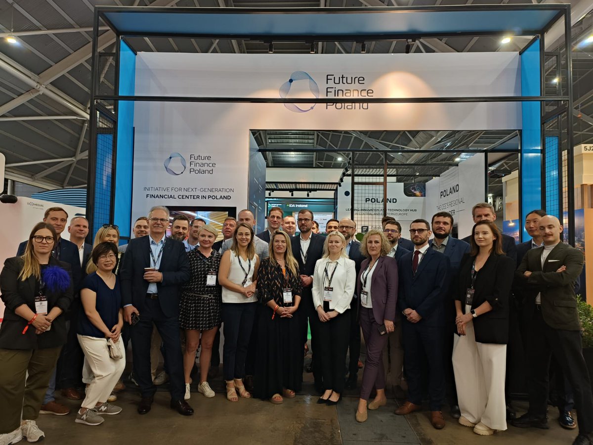 PLinSingapore tweet media