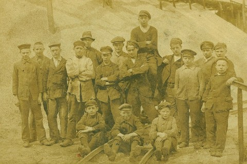 welterbeimharz's tweet image. Schon Pläne am Wochenende? #19LachterStollen
Wie wäre es mit einer Führung durch den 19-Lachter-Stollen? Am Samstag ist die Führung um 14.00 Uhr und am Sonntag um 11.00 Uhr.

#welterbeimharz  #Bergbau #Harz #Geschichte #Führung #Bergwerk #Erlebnis #Bergleute #Bergmann