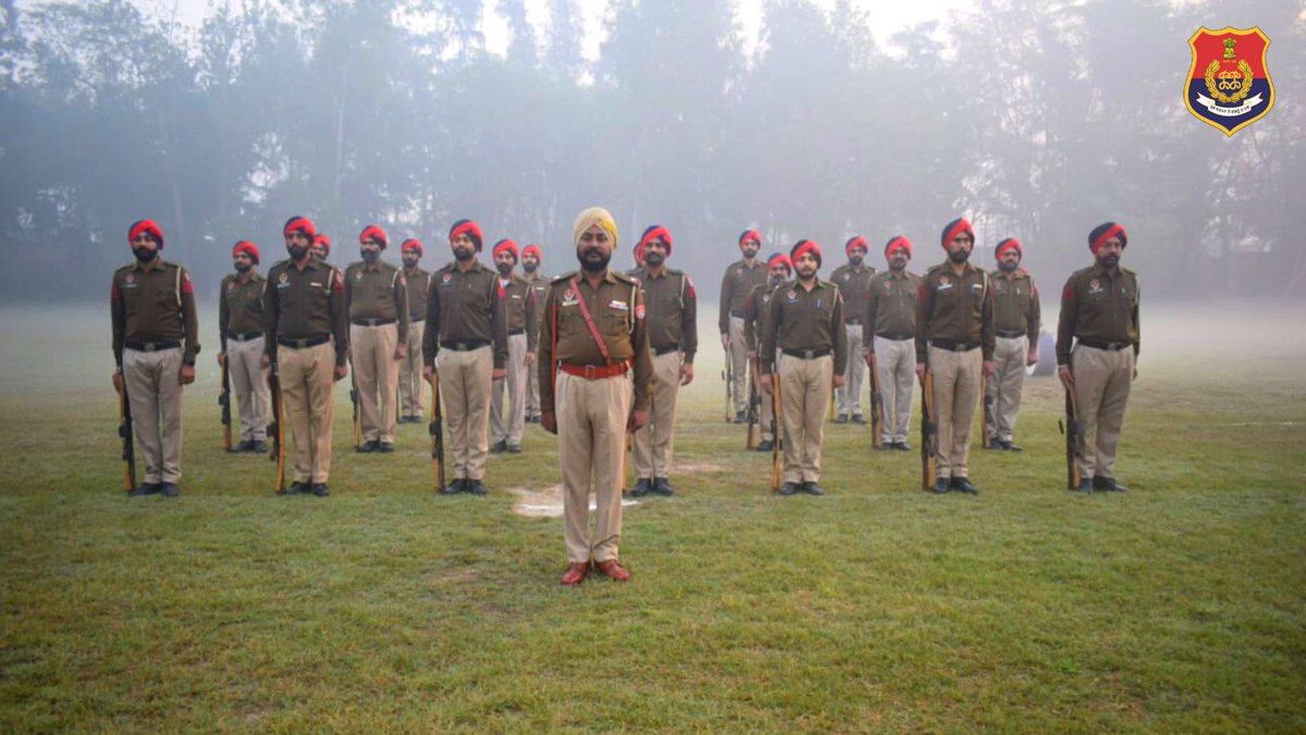 FaridkotPolice's tweet photo. 🌟In order to maintain #discipline and physical #fitness in the police personnel, a General parade of police officials was conducted at Police Lines, Faridkot.
#generalprade #faridkot #Police 🚓 https://t.co/8Wq2tY3nV5