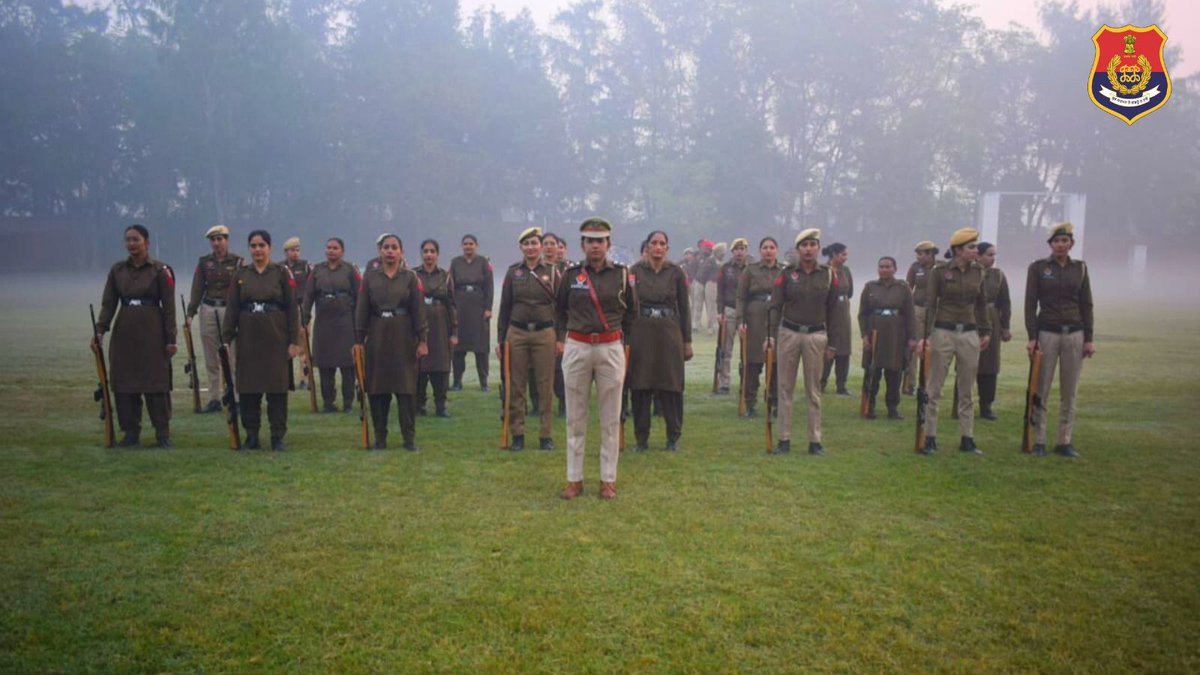 FaridkotPolice's tweet photo. 🌟In order to maintain #discipline and physical #fitness in the police personnel, a General parade of police officials was conducted at Police Lines, Faridkot.
#generalprade #faridkot #Police 🚓 https://t.co/8Wq2tY3nV5