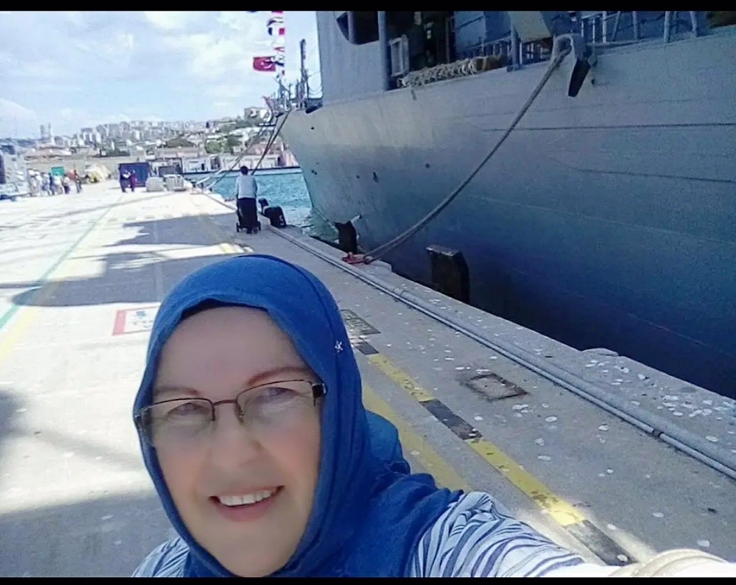 Küle döndüysen,yeniden güle dönmeyi bekle!
" secde ne güzel şey, yere fısıldıyorsun arş_ı aladan duyuluyor. 
Seslerini duyduğun kullarından eyle allahım.
HAYIRLI CUMALAR