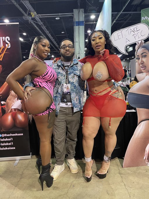 💰🏃🏾‍♂️ - 2 pic. Who Sliding Back To @exxxotica Chicago With Me Next Year? 😮‍💨🤤 Im Tryna Haul In With All The Vibes 💯 https://t.co/ZGC2otxH26