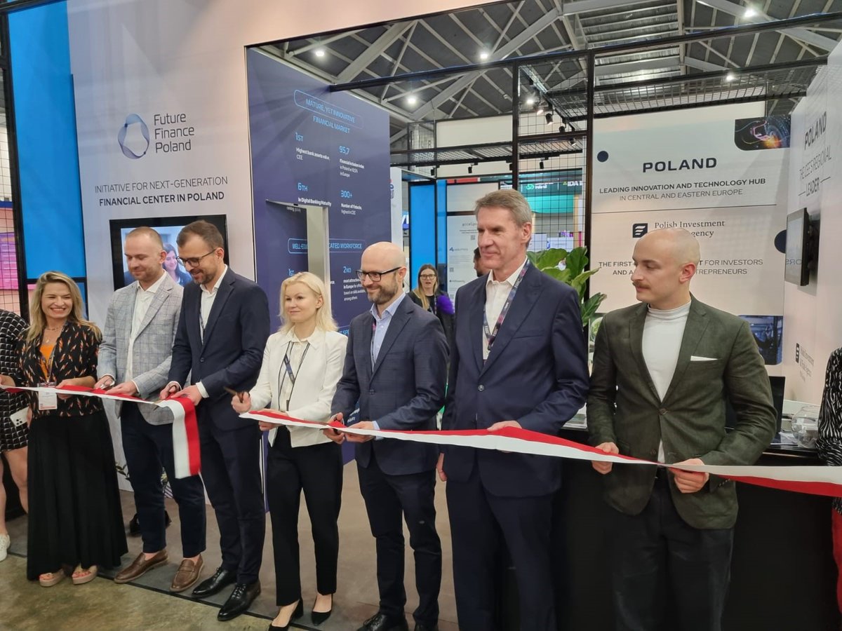 🇵🇱🌐Polish delegation at #SFF2023 <a href="/sgfintechfest/">Singapore FinTech Festival</a> is a force to be reckoned with! 

💪The national pavilion opened on 15.11. by 🇵🇱 CDA <a href="/KorchutIlona/">Ilona Korchut</a>  features  <a href="/PKOBP/">PKO Bank Polski</a> and cutting-edge startups🚀<a href="/FinTechPoland/">FinTech Poland</a> 

Together, they're making waves in the global fintech landscape! 🌍