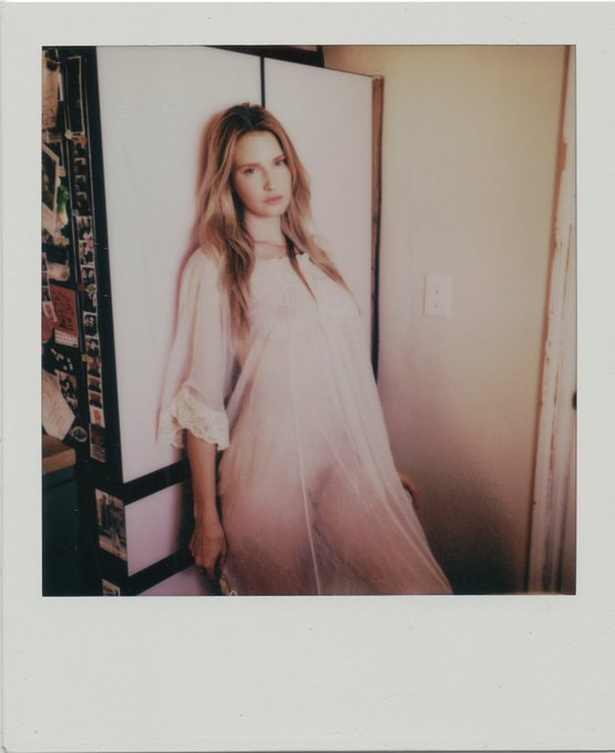 RT if you'd want to wake up to me in your kitchen like this.   Polaroids by @FaustenbergVon https://t<a href="/tag/thursdaythrills"class="tags"><span>#thursdaythrills</span></a><a href="/tag/thursdaymotivation"class="tags"><span>#thursdaymotivation</span></a><a href="/tag/nakedba"class="tags"><span>#nakedba</span></a>