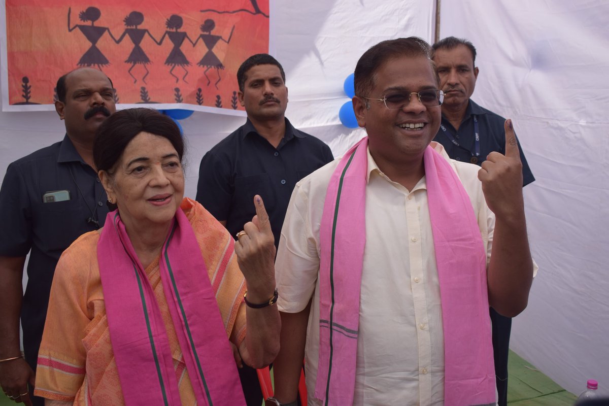 मैंने और मम्मी ने गौरेला में अपने मताधिकार का प्रयोग किया। आप सभी लोकतंत्र के महापर्व में हिस्सा लेकर मतदान अवश्य करें।