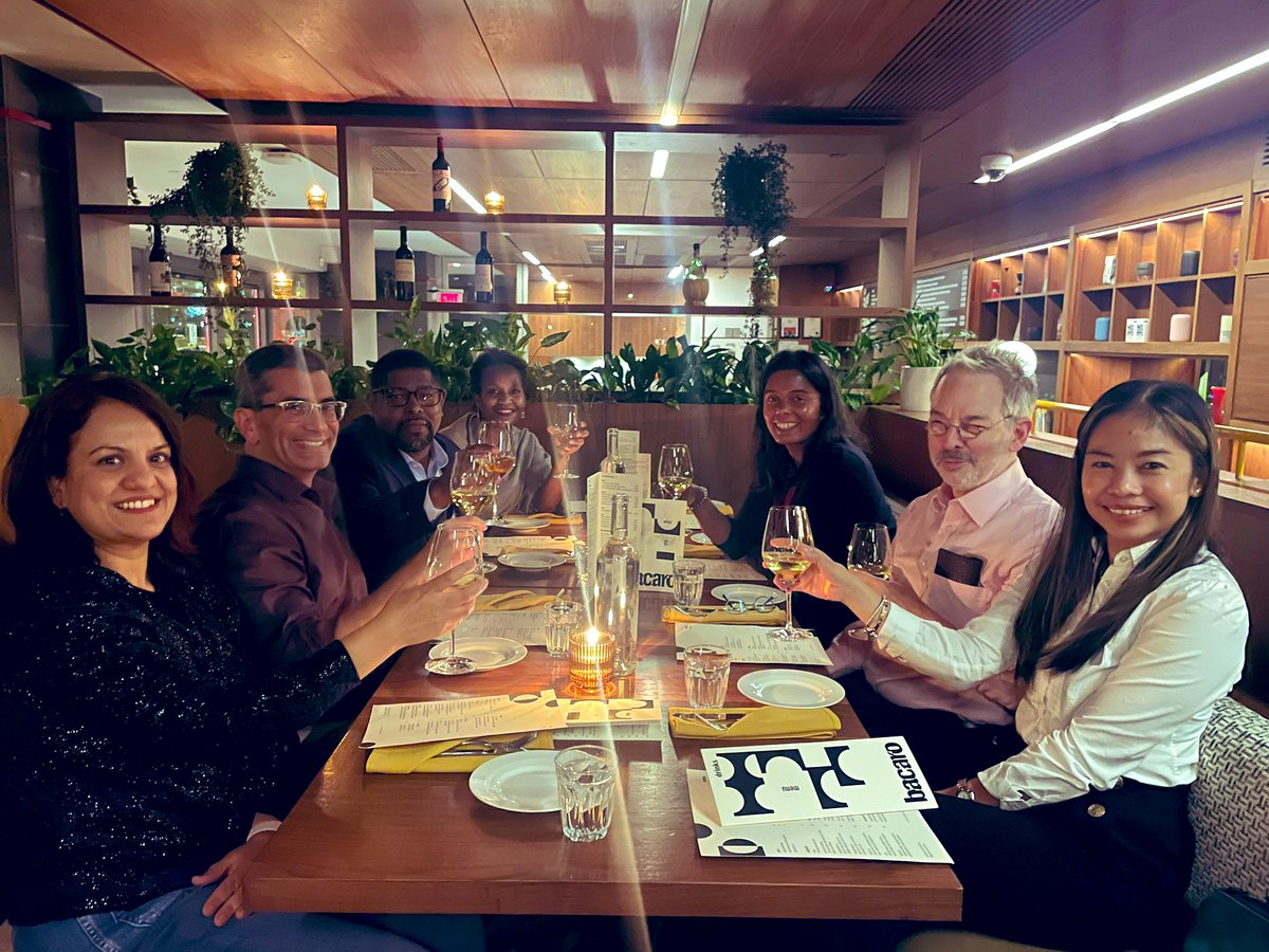 JasminJoMD's tweet photo. Surrounded by great people! UVA Brain Tumor team at #SNO2023 in Vancouver @UVANeurology @GSaraionc @lalanthica https://t.co/zG7ZrhAGu6