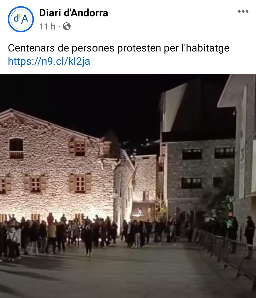 Les diferents maneres de tractar la mateixa notícia ahir a la nit del Diari d'Andorra i l'Altaveu. La manifestació d'ahir es va convocar amb molt poc  temps i malgrat tot va comptar amb més de 500 persones, imagineu quanta gent pot sortir al carrer si es manté la del dia 8.