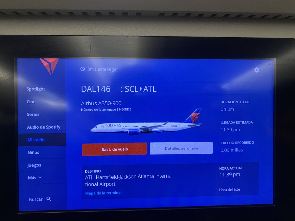 Isa_JaredSE's tweet photo. @DGACChile @NuevoPudahuel cuales son los pasos a seguir si #delta nos tiene varados en el mismo avión desde las 23:30 que partía nuestro vuelo DAL146 y son las 04:30 llevamos 5 horas dentro del avión y nada de información clara https://t.co/Q0luV4gioj