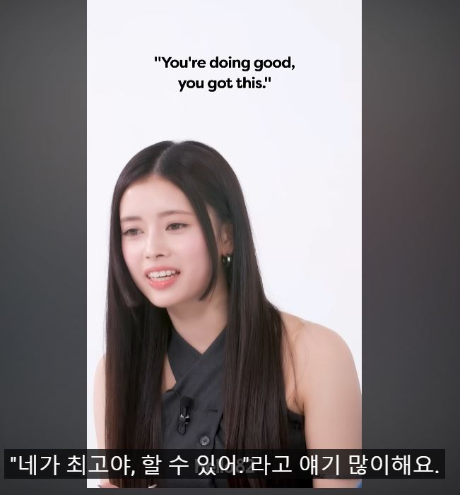 NiziUrang's tweet image. 🎉NiziU &amp;amp; KISS OF LIFE 트위터 이벤트🎉
제가 좋아하는 장면은 이 장면!!!! 📷😆👍
Hello82~!!! 이벤트 감사합니다!!!👏👏👏

youtube.com/watch?v=ZQ1wRi…

#FriendRequest #NiziUxKISSOFLIFExhello82 
#NiziU #KISSOFLIFE #hello82