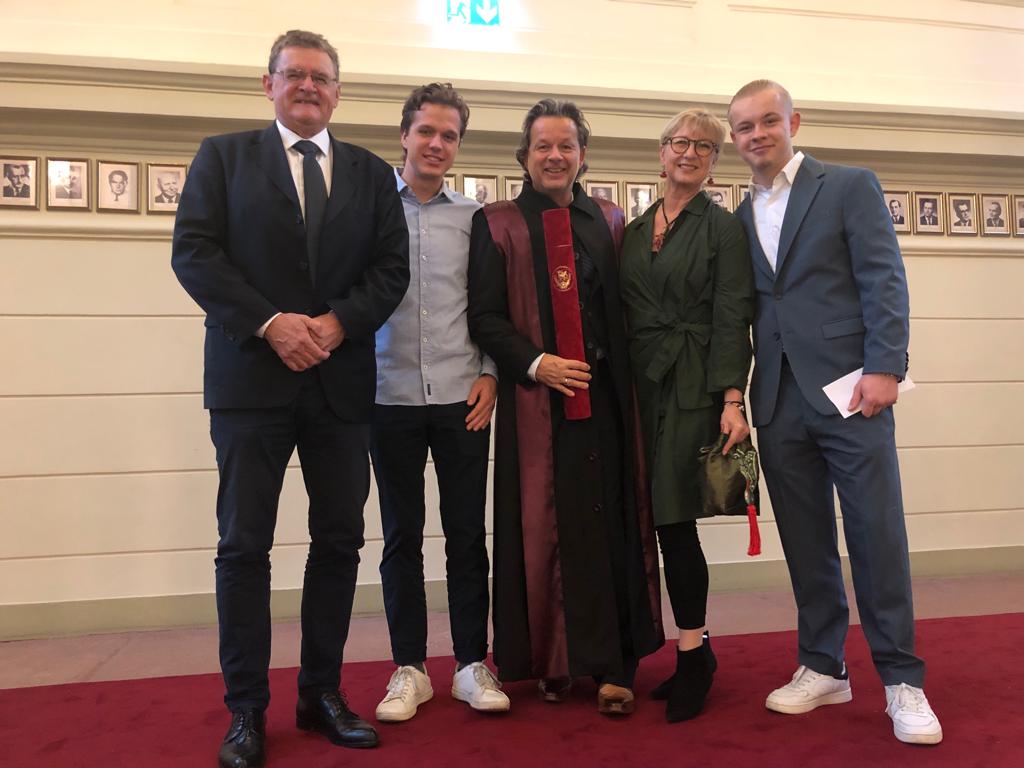FrankKep's tweet photo. Very much enjoyed the Doctor Honoris Causa award at the Ceremonial Senate Session of the University of Szeged with my family and Prof. Mihaly Boros https://t.co/XPwcHsBNCq