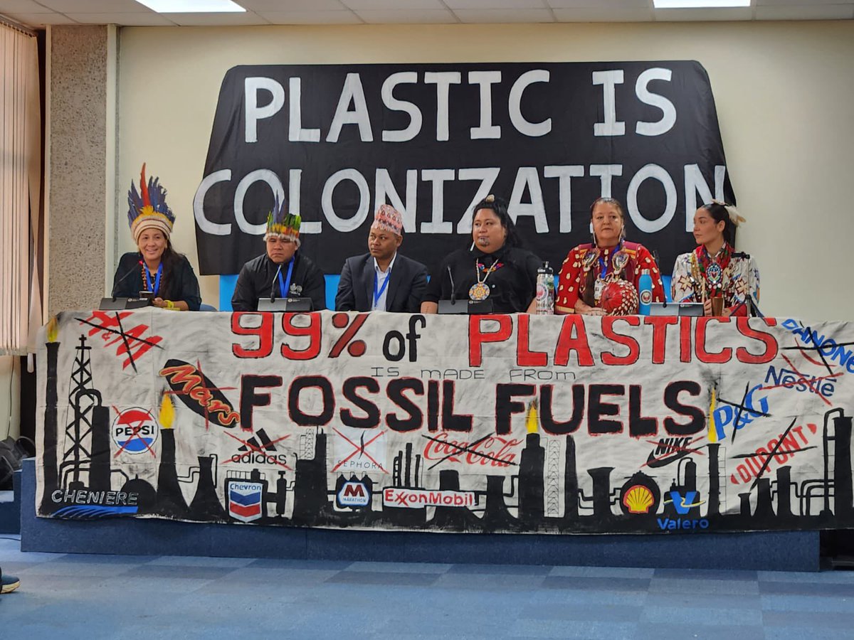 Indigenous Peoples CAUCUS today at INC3 #PlasticsTreaty:

Plastics are fossil fuels and plastic is  colonization 👀

¡Powerful! 💥💥