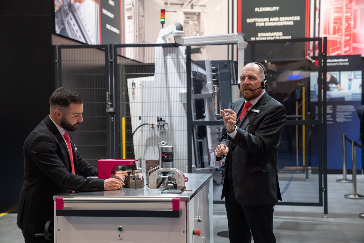 Sie möchten mehr über unsere Highlights erfahren, hatten aber in diesem Jahr nicht die Gelegenheit, uns persönlich zu treffen? Kein Problem. Unser Experte führt Sie über den gesamten Messestand der #SPS2023.

Jetzt anmelden:
shorturl.at/pCLOP

#SPS_Live #SPS2023