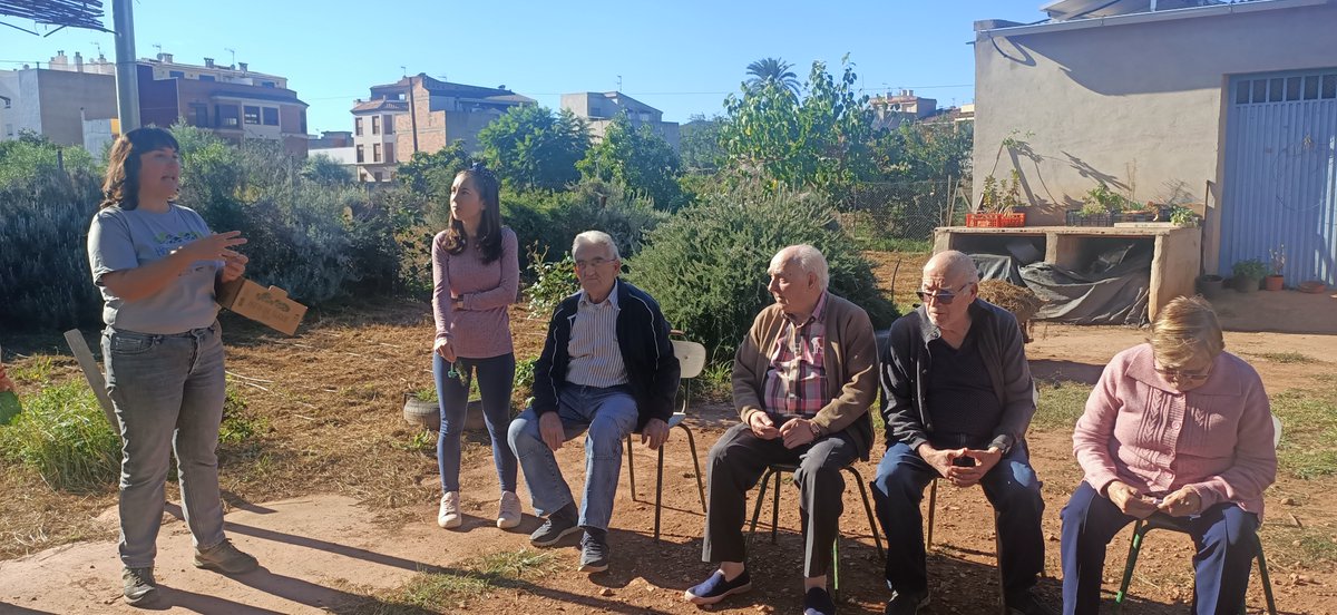 Persones majors del C.D. Bextí de <a href="/GVAivass/">GVA Institut Valencià de Serveis Socials</a> realitzen la seua 1ª activitat fora del centre 🥬🧅🍆🍅

Han gaudit d'una jornada en hortadelrajolar.novessendes.org un projecte d'agricultura ecològica com a oportunitat d'inserció sociolaboral