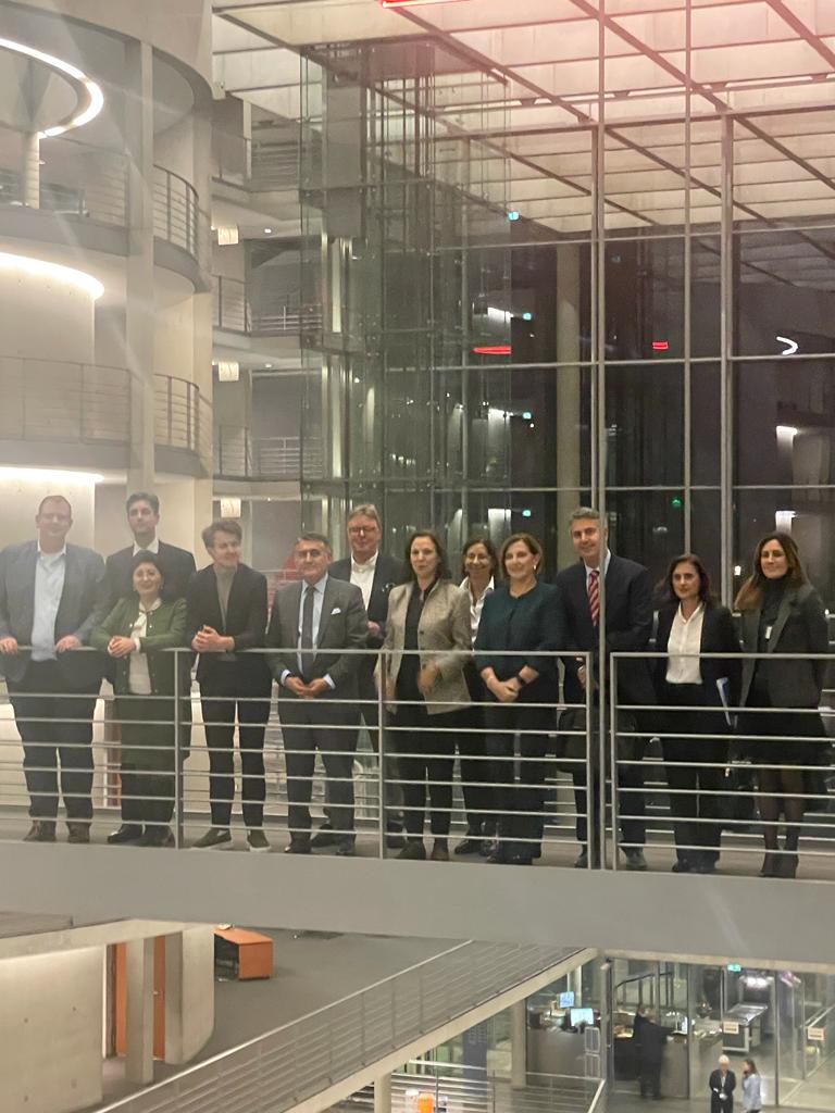 TÜSİAD Yönetim Kurulu heyeti olarak Brüksel’in ardından Berlin’de temaslarımıza devam ediyoruz.
 🇹🇷🇩🇪 &amp; 🇹🇷🇪🇺 ilişkilerine yönelik verimli istişareler için <a href="/SerapGueler/">Serap Güler</a>, CDU Yönetim Kurulu üyesi, <a href="/NilsSchmid/">Nils Schmid</a>, SPD Meclis Grubu Dış Politika Sözcüsü ve <a href="/oezoguz/">Aydan Özoğuz</a>, Bundestag Meclis