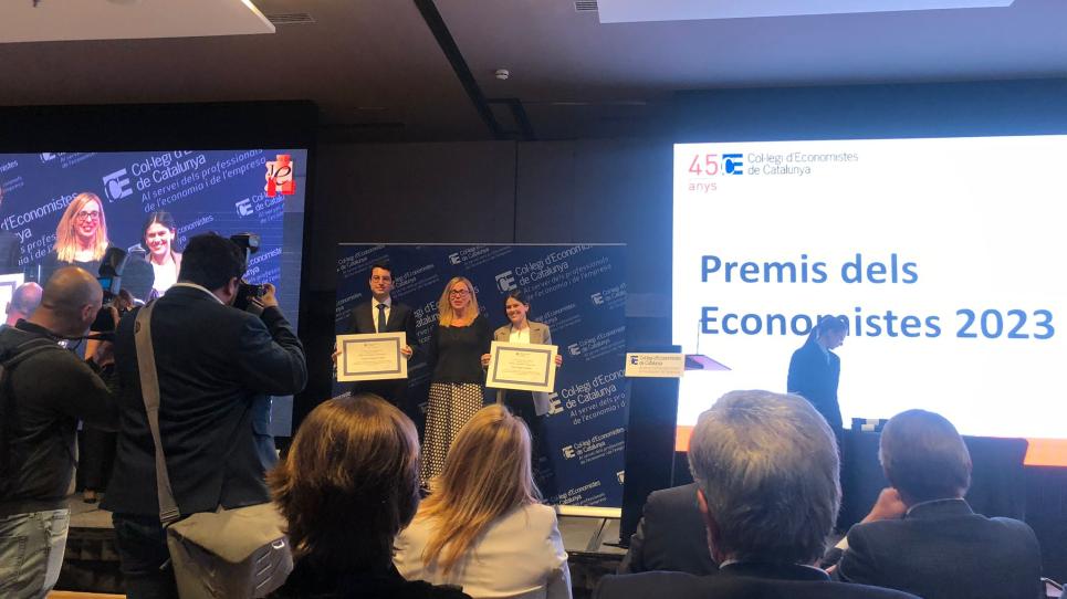 alumni_uvic's tweet photo. Volem donar l'enhorabona a l'alumni @UVic_FEC Marta Bigas Serrabassa pel reconeixement del Col·legi d'Economistes de Calunya al Millor Currículum Universitari del curs 2022/23!
Més info 👉 https://t.co/Q6Nz9oBGus
@uvic_ucc #uvicade
@economistescat #estemconnectats https://t.co/rv5jTtDZLW