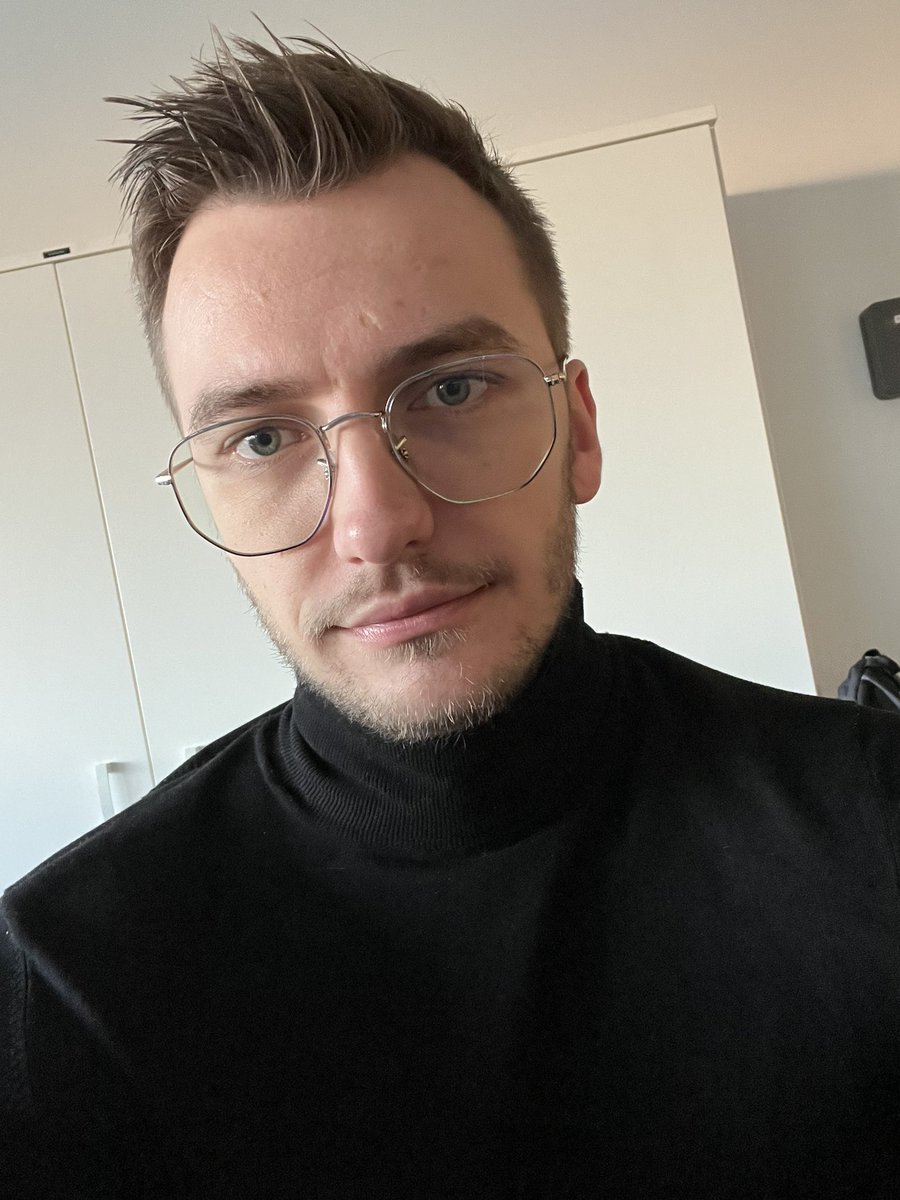 uMeNiGaMinG's tweet image. it's turtleneck season once more!!! Let's make turtleneck sexy again! #turtleneck #highneck #gaming #headshot #photo #selfie