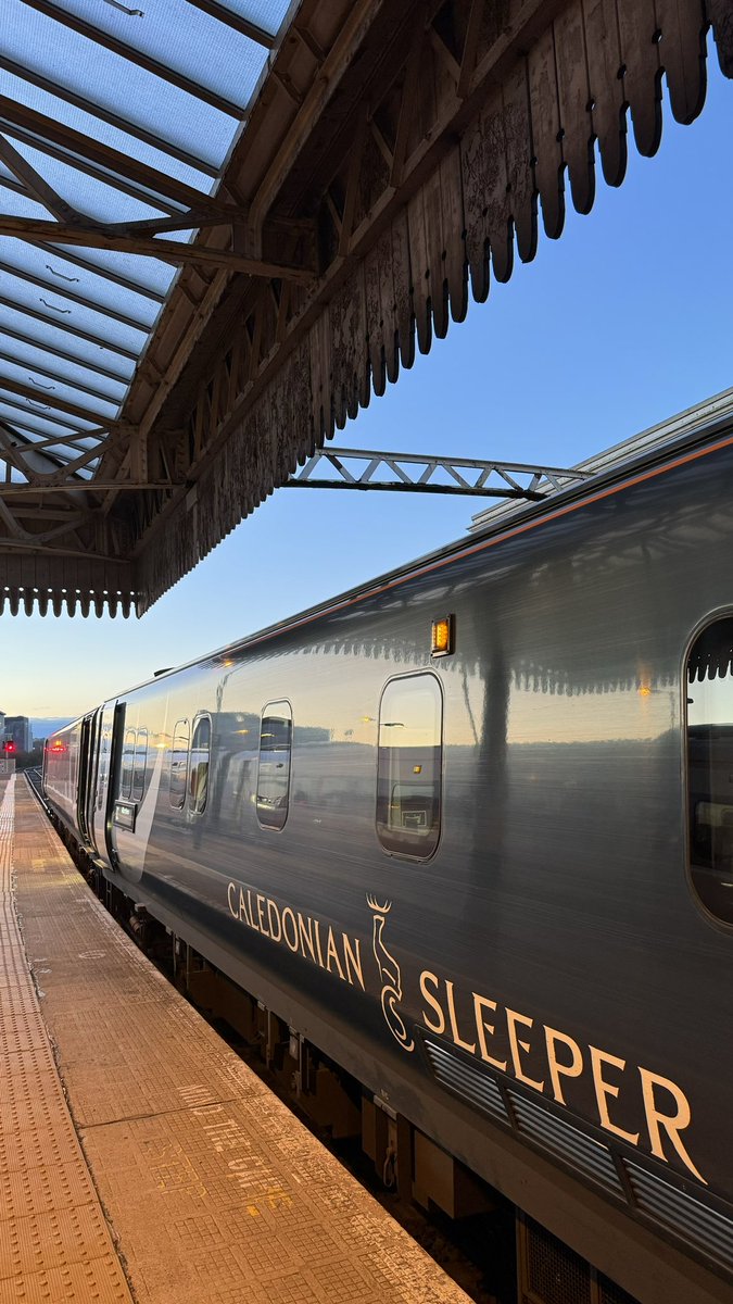 MarkHartwright's tweet photo. Early start before the @AberdeenshireLL #LoveLearningCreatively inservice day! Excited to meet everyone and discover how @LumioSocial can support so many learners! @SMART_Tech #ConnectionsThatMatter https://t.co/H0nMWcj3NK