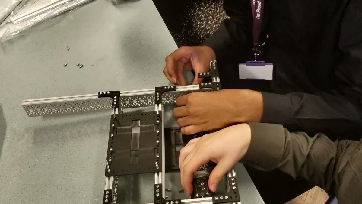 CODE_NAME_KFS's tweet image. Week 5

Some setbacks, it no longer moves

#morethanrobotsuk
#firsttechchallengeuk
#firsttechchallenge
#kingsdalefoundationschool
#roboticsclub
#CODE_NAME