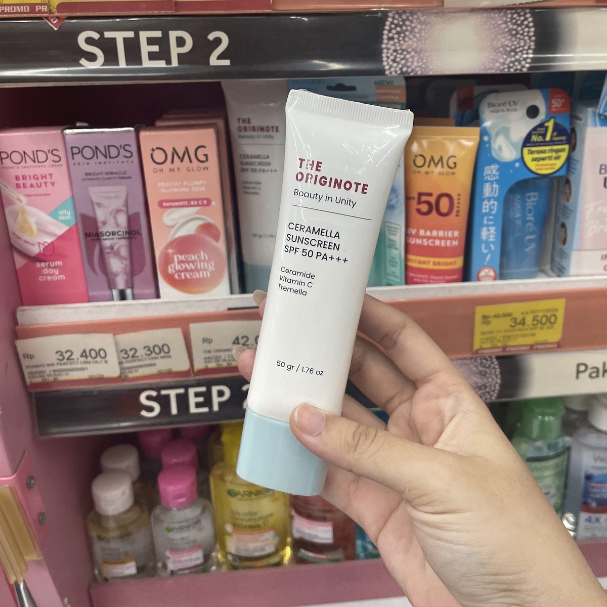 litchycoral's tweet image. DEMI APA SIH SUNSCREEN SEJUTA UMAT INI ADA DI ALFAMART??! gausah pake PO lagi ini mah langsung aja jalan kaki, mana deket bgt sama kost ku🥹🥹🥹