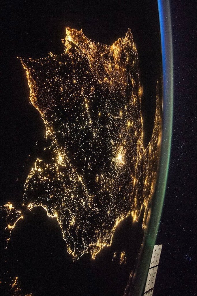 Amazing_Xcience's tweet image. The Iberian Peninsula at night, showing Spain and Portugal

Credit: NASA
