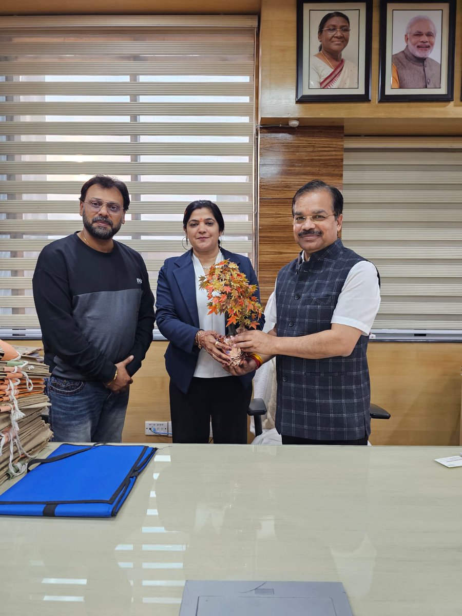 vgigreaternoida's tweet photo. To implement and execute the concept of the dual degree program as per the intent of the new education policy, a high-level team of the Vishveshwarya Group of Institutions, Greater Noida.
#VishveshwaryaGreaterNoida #AKTU #DualDegreeProgram #Integratedprograms #Joboriented https://t.co/EaNQFNSHRN