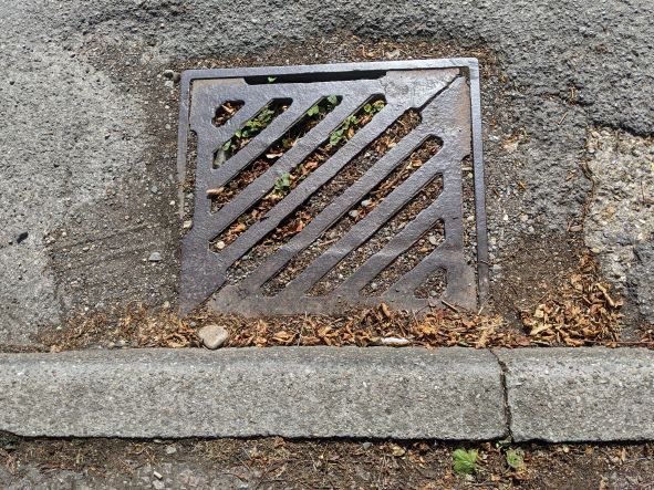 Blocked drains can make #FlashFlooding worse. Check drains outside your home and on your street are clear. Report street drainage issues to your council by phone or online #LDNFLoodAware