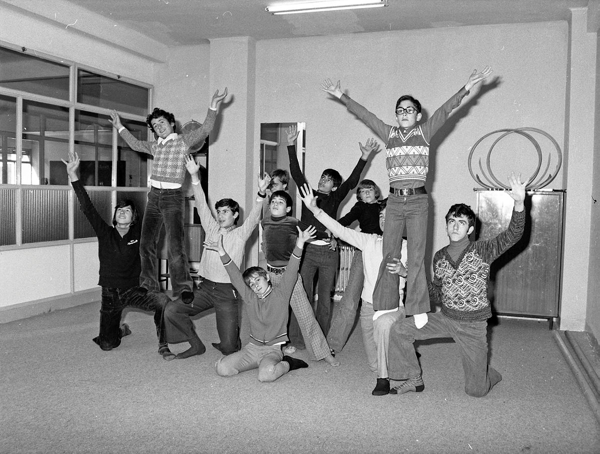 Arxiu_Andorra's tweet photo. 📖🎓 Celebrem el dia de l'estudiant! Perquè la vida dels estudiants no és només aules, deures i exàmens, sinó moments inoblidables que compartim amb els companys. Quin és el record més divertit que tens com a estudiant?

Fèlix Peig (FP_05747) Col·legi Sant Ermengol. 1977. https://t.co/s9j5GRPvtm