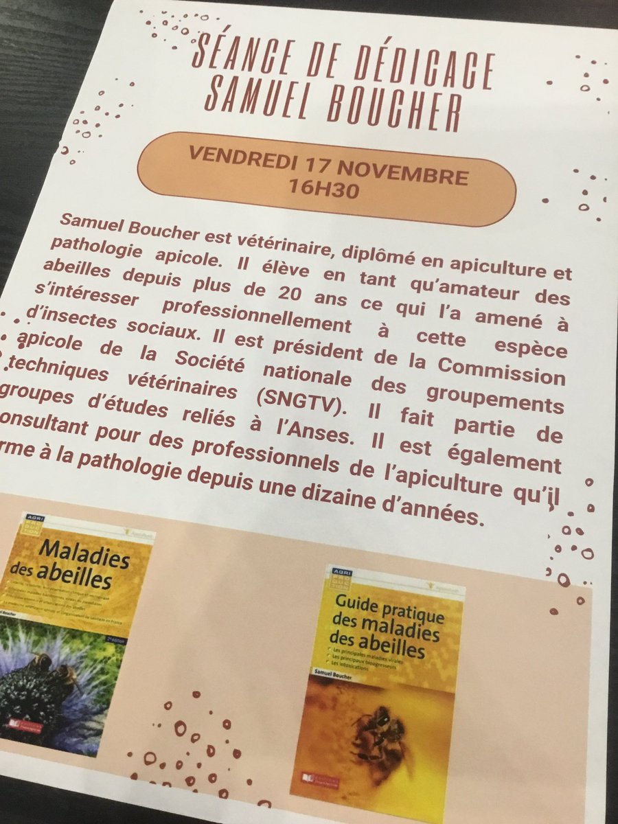 AbeilleDeFrance's tweet image. Aujourd’hui, c’est #SimApi! En ce moment, les exposants finalisent le montage…Nous serons prêts pour vous accueillir à 10h. Cet après-midi, séance dédicace dédiée au sanitaire avec Samuel Boucher , spécialiste des maladies des #abeilles
