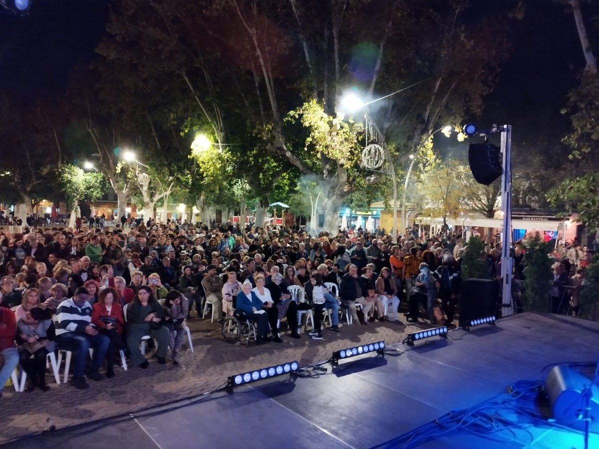 Así estaba la Alameda anoche para disfrutar del Nano de Jerez, El Chozas y José de la Tomasa. Veteranía frente a las masas en un escenario mítico para el cante @laBienal #Flamenco #SevillaCultura