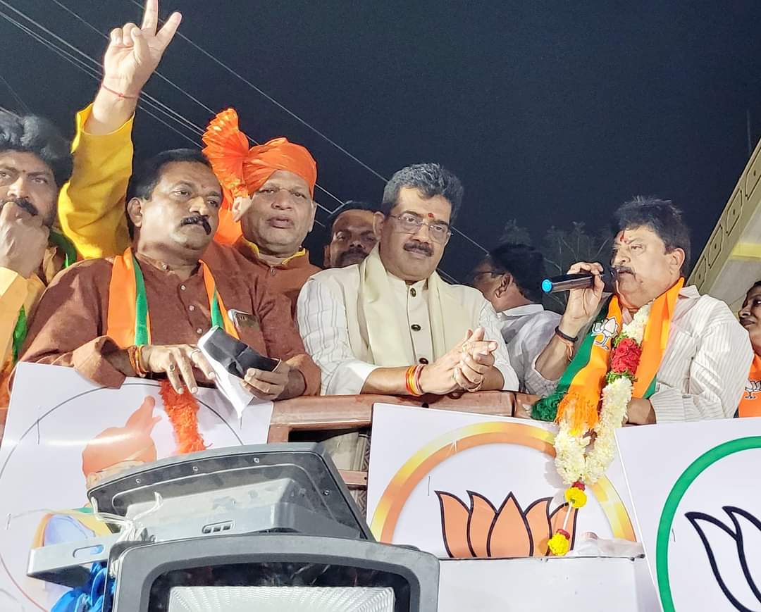 BaqriBjp's tweet photo. #BAQRIBJP ATTENDED BJP #44MALKAJGIRI OFFICE INAUGURATED BY GOA BJP STATE PRESIDENT SHRI SADANAND SHET #TANAVADE, BJP CANDIDATE SHRI #NRAMCHANDERRAO.
Together, we're ready to bring positive change #VoteForBJP #VoteForLotus #BJPMalkajgiri #BJPTelangana https://t.co/SvThoQbaov