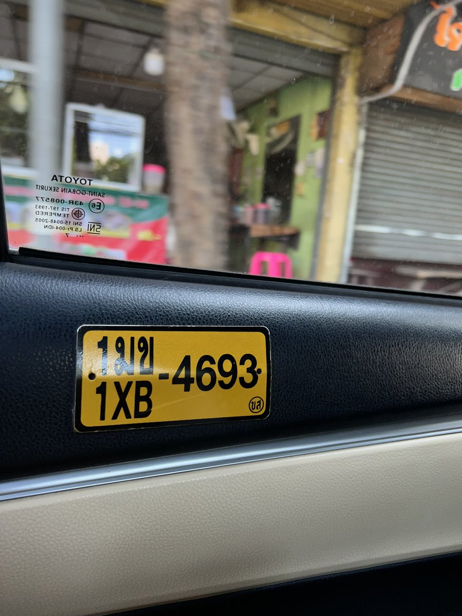 Faaii_me's tweet photo. ลุงพาอ้อมมาก #เขียวเหลือง #แท๊กซี่ #taxiสุทธิสาร https://t.co/IryVRpOths
