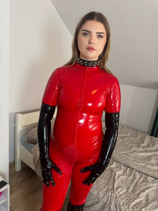 RT if you want more photos in this outfit 😘☀️ https://t.co/5KFD3UU6uD