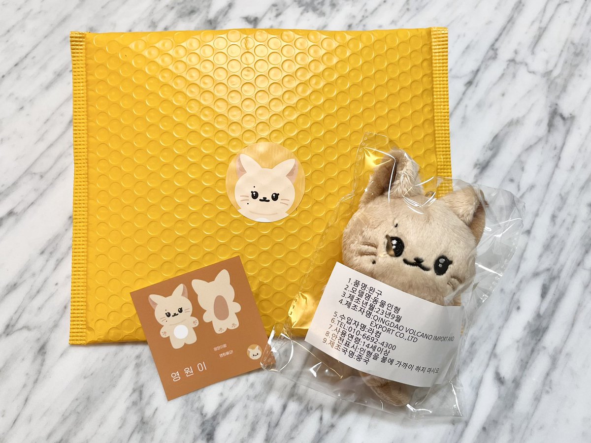Youngeun0213's tweet photo. ふたりめのヨンウォニちゃんお迎え🦊💛

ヨンウンがなでなでしてくれた貴重なヨンウォニちゃんは何かあってはいけないので自宅待機(過保護)🦊💛

自引き0だったけどおかげさまでコンプできたオフイベ1〜3部のヨンウンとともに🦊💛 https://t.co/WsqZW64Ys4