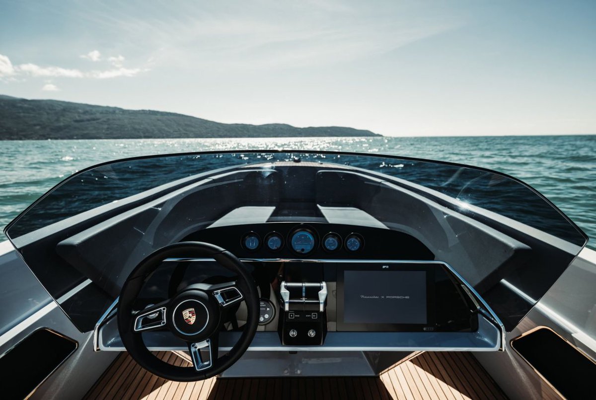 VWGroup's tweet photo. 🌊 🚤 Have you ever seen the #Porsche DNA reflected in the cockpit of a boat?

😎 This is the #Frauscher × @Porsche 850 Fantom Air, which Porsche AG developed together with the experts from @Frauscherboats.

✌ Would you like to go on a trip? https://t.co/a9WhWFXcQb