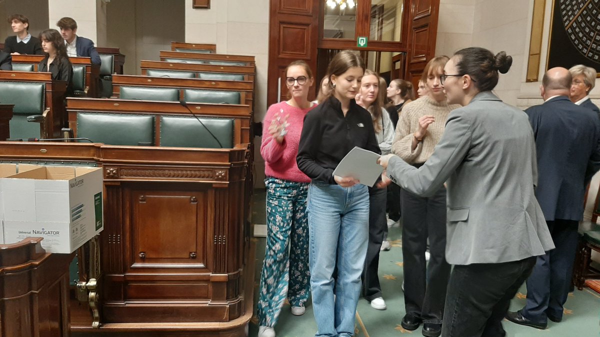 Nous accueillons aujourd’hui les jeunes participant·e·s à la journée de simulation parlementaire du @JPJParlement – Se mettre pendant une journée entière dans la peau d’un·e député·e, une belle façon de découvrir notre système démocratique ! Excellente journée à tous et toutes !