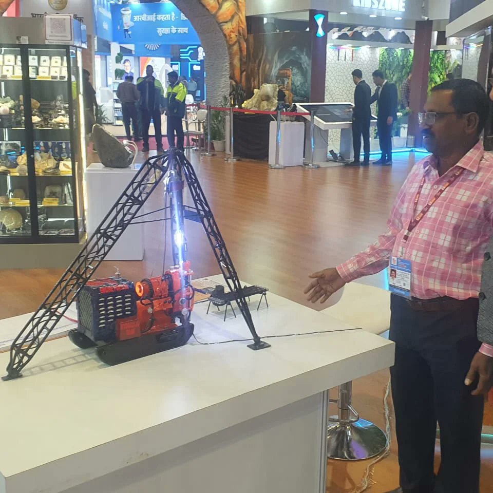 minexpconsltd's tweet photo. @MinExpCons_Ltd stall at the Mining Pavilion (Hall no. 5, Pragati Maidan, New Delhi) ushered Smt. Farida M. Naik, Jt. Secretary @MinesMinIndia during the India International Trade Fair 2023 (14th to 27th November, 2023). #ConnectingBeyondMining
#mining #geoscience #minerals https://t.co/tWEMDBcgKj