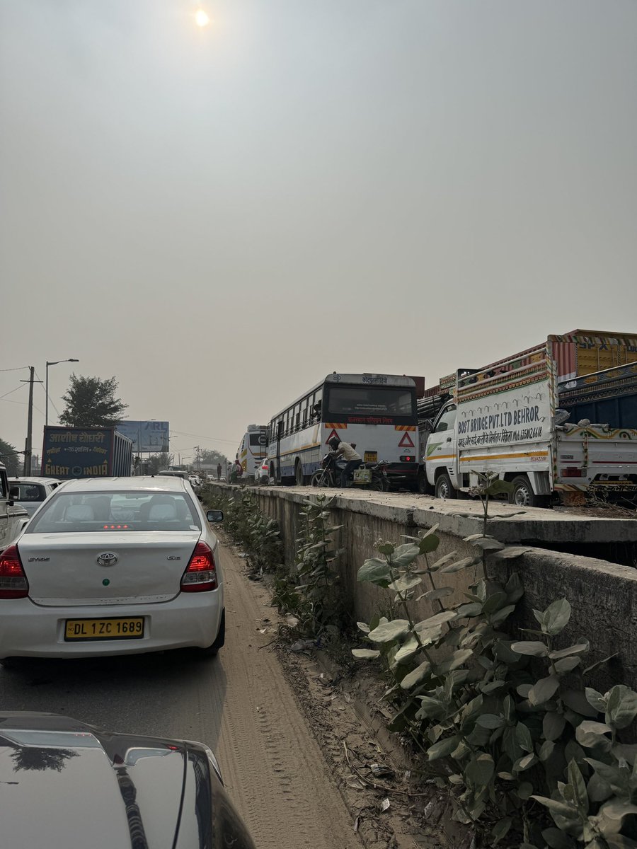 akgarg's tweet photo. Sorry state of Delhi Jaipur old expressway- no maintenance, roads with potholes throughout, Jams……

@ministryofroads 
@OfficeOfNG https://t.co/t1xzLcuHbg