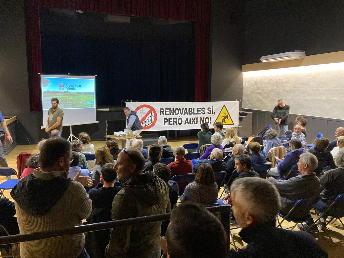 immasolevi's tweet photo. Ahir amb els veïns de #santmartidetous #preservemlanoia explicant la situació del macroprojecte #MatacanSolar i la #MAT, i altres de l'#Anoia. #renovablessiperonoaixi. Cal aturar la destrucció del mon rural. Escolta @govern @dmascort https://t.co/NA7mK6Lxie