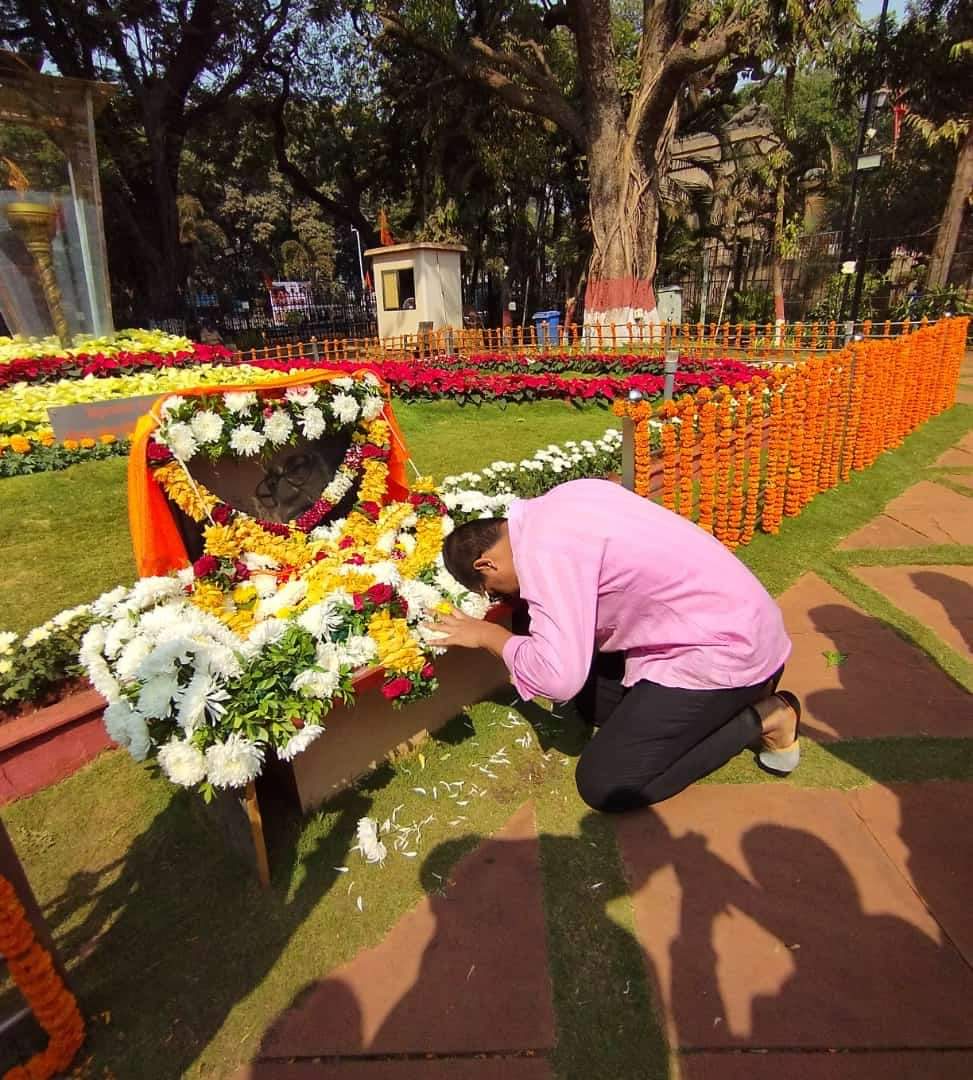 हिंदुहृदयसम्राट, शिवसेनाप्रमुख वंदनीय स्व. बाळासाहेब ठाकरे यांना पुण्यतिथी निमित्त विनम्र अभिवादन !!

#विनम्र_अभिवादन

#Shivsena  #BalasahebThackeray #miprasadmahale