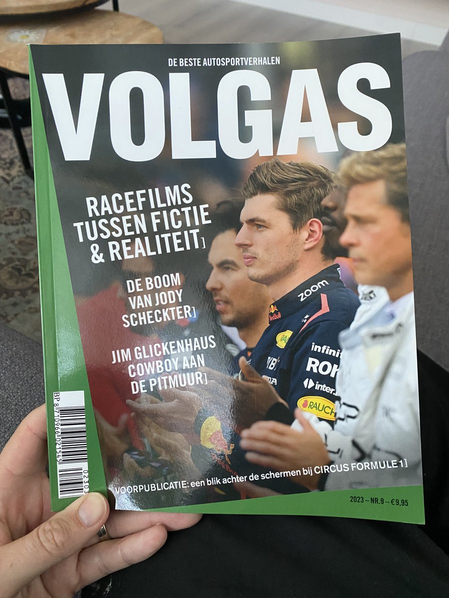 nielsschoehuijs's tweet photo. Tussen FP1 en FP2 de tijd doden met de nieuwste verhalen in #volgas @RobKamphuesF1 hoe heette die bocht op de nurburgring nou? #F1Vegas  @mrdemmendaal @VolgasMagazine @lindavermeeren https://t.co/0NsDLL0sGR